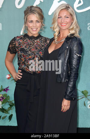 Sep 06, 2017 - London, England, UK-'Mutter!' UK Premiere, Odeon Leicester Square - Roter Teppich Ankünfte Foto zeigt: CiCi Coleman (R) und Laura Tott Stockfoto