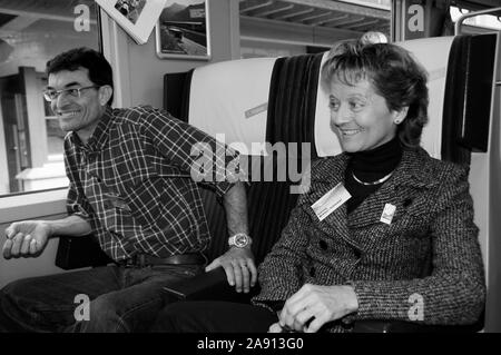 Ehemalige Schweizer Bundeskanzler und Justizministerin Eveline Widmer-Schlumpf mit ihrem Ehemann in der RHB-Bahnhof nach St. Moritz für die 100 Jahre der RhB celeb Stockfoto