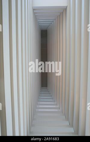 Teil der Decke innerhalb der Marina Bay Sands. Nach oben. Stockfoto