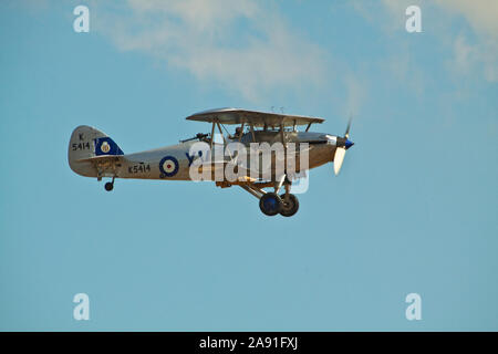 Oldtimer Doppeldecker Hawker HInd im Flug Stockfoto