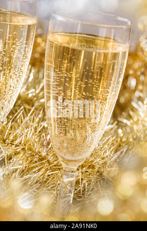 Champagner und goldene Dekoration Stockfoto