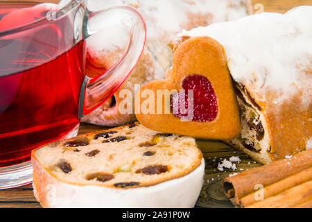 Stollen und Glühwein Stockfoto