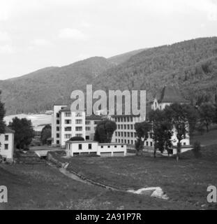 1950s, historisch, ein Gebäude außerhalb von St. Imier, Bern, Schweiz. Stockfoto