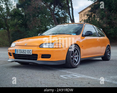 MONTMELO, SPANIEN - 29. SEPTEMBER 2019: Honda Civic (5. Generation) Limousine auf den Straßen der Stadt Stockfoto