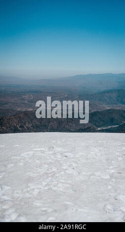 Atemberaubende Schneefelder Los Angeles National Forest, Mount Baldy Kalifornien, USA Stockfoto