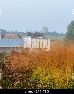 Herrlicher Garten bei Hauser & Wirth Galerie nannte die Oudolf Feld, Durslade Farm, Somerset UK. Durch die Landschaft Künstler Piet Oudolf konzipiert. Stockfoto