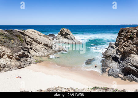 Portugal, Alentejo, Alentejo und der Vinzentiner Küste Naturpark, ein Strand von Porto Covo. Stockfoto