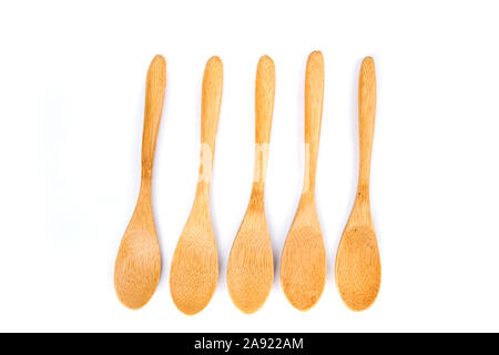 Fünf flachen Löffel Bambus in einer Reihe Stockfoto