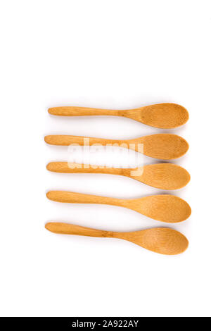 Fünf flachen Löffel Bambus in einer Reihe Stockfoto