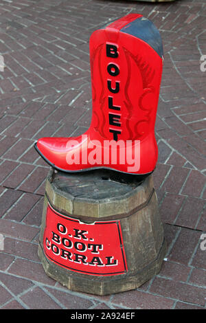 Äußere Zeichen für die O.K. Boot Corral, in das historische Gastown entfernt, in der Innenstadt von Vancouver, Kanada, 2013 Stockfoto