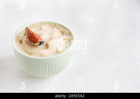 Vegan selbstgemachte Banane und Mango gelato Speiseeis. Stockfoto