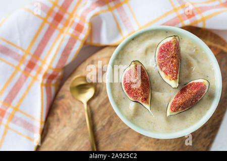 Vegan selbstgemachte Banane und Mango gelato Speiseeis. Stockfoto