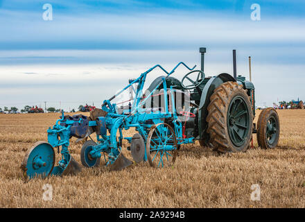 British National Pflügen Meisterschaften, Lincoln, Großbritannien - ein Vintage Traktor Pflügen Stockfoto