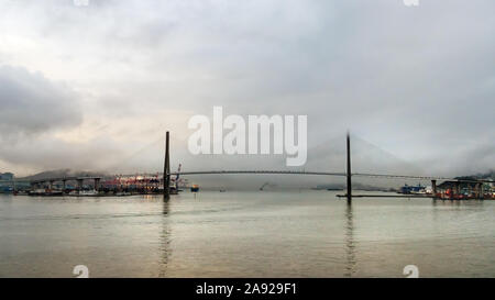 Busan Hafen, Blick auf die Brücke, die das Yeongdo und Nam Bezirk in Busan, Südkorea Stockfoto