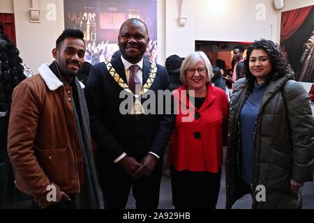 Brent ist London Borough von Kultur im Jahr 2020 ein kreatives Kraftpaket für London. Die Blaupause Kollektive 100 junge Menschen von Brent startete das Programm kuratieren. Öffnung Schauspiel von Wembley Park gehostet, mit Besetzung von hunderten von Interpreten, die die Länge der Olympischen Weg, international anerkannte Brent Schriftstellerin Zadie Smith, Premieren neue Arbeit am Ofen Theater, MOBO Awards homecoming an der SSE-Arena Wembley, Harlesden Übernehmen von Brent-Pioniere des Reggae, Brent's neue Hymne für London neue Charta für Stadtentwicklung, Kilburn High Road für eine Meile lang. Stockfoto