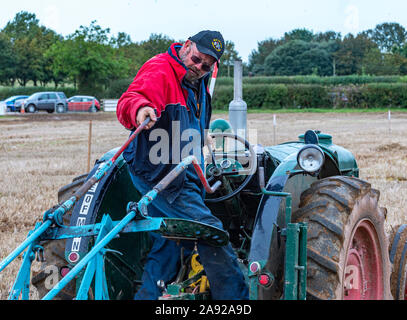 British National Pflügen Meisterschaften, Lincoln, Großbritannien - ein Vintage Traktor Pflügen Stockfoto