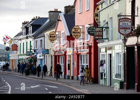 Irland, County Kerry, Dingle Halbinsel Dingle Stadt, bunten Stadtgebäude Stockfoto