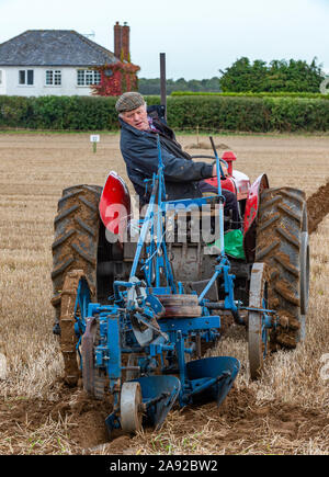 British National Pflügen Meisterschaften, Lincoln, Großbritannien - ein Vintage Traktor Pflügen Stockfoto