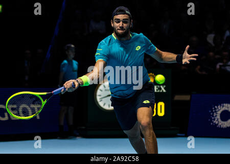 London, Großbritannien. 12 Nov, 2019. Roger Federer von der Schweiz againstMatteo Berrettini von Italien am Tag drei der Nitto ATP World Tour Finale in der O2 Arenain London, England Credit: Unabhängige Fotoagentur/Alamy leben Nachrichten Stockfoto