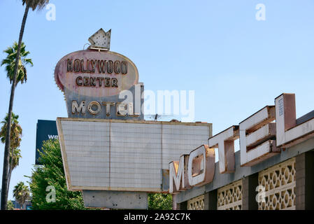 Beleuchtete Werbung auf die Hollywood Center Motel am Sunset Boulevard in Hollywood, Los Angeles, Kalifornien, USA Stockfoto