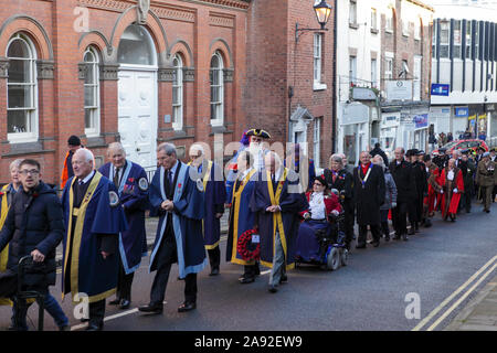 Tag der Erinnerung Gedenken an einem schönen Sonntag im November, gesehen hier in Shrewsbury, Shropshire, England. Stockfoto