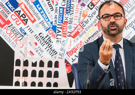 Rom, Italien, 12. NOVEMBER Pressekonferenz an die ausländische Presse von Lorenzo Fioramonti Minister für Bildung, Universität und Forschung, über sc zu sprechen Stockfoto