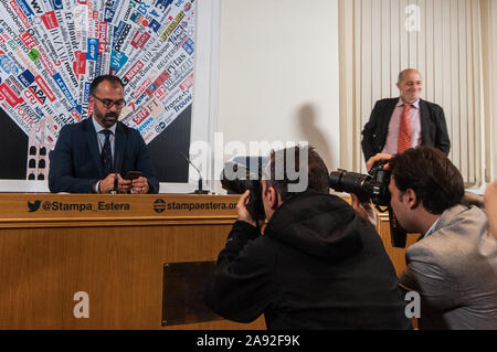 Rom, Italien, 12. NOVEMBER Pressekonferenz an die ausländische Presse von Lorenzo Fioramonti Minister für Bildung, Universität und Forschung, über sc zu sprechen Stockfoto