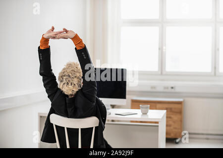 Geschäftsfrau im Büro Stockfoto