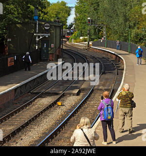 NYMR Dampflok runden der ersten Kurve nähert sich Pickering Station Stockfoto