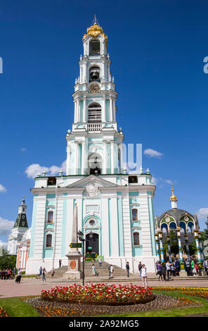 Glockenturm, Dreifaltigkeit Sergius Lavra Monastery Complex; Sergiev Posad, Moskauer Gebiet, Russland Stockfoto