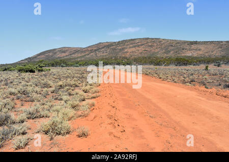 Schotterstraße durch Flinders Ranges National Park, South Australia, Australien Stockfoto