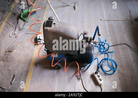 Kompressor in der Werkstatt Stockfoto