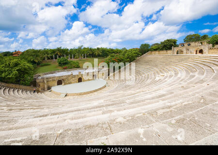 Amphitheater im antiken Dorf Altos de Chavon, neu erstellten sechzehnten Jahrhundert mediterranes Dorf, La Romana, Dominikanische Republik Stockfoto