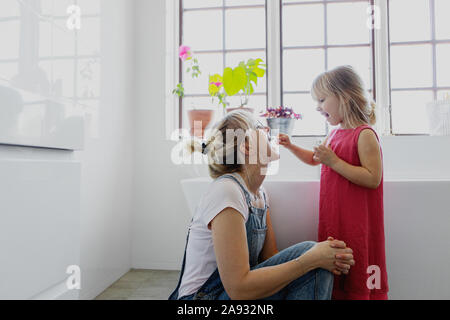 Mutter und Tochter zusammen Stockfoto