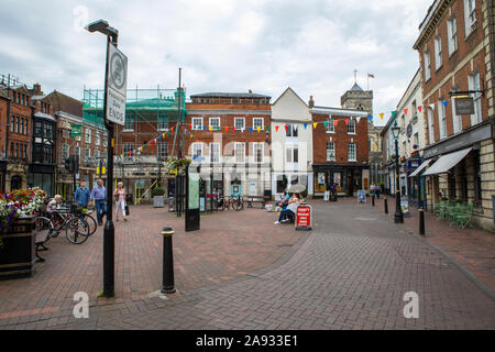 Salisbury, Großbritannien - 3 August 2019: Ein Blick auf den Marktplatz in der Stadt Salisbury in Großbritannien. Stockfoto