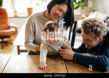 Eltern mit baby Stockfoto