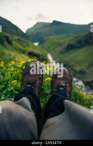 Person tragen Wanderschuhe Stockfoto