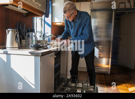 Mann in der Küche Stockfoto