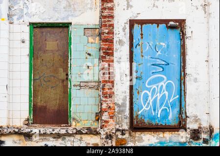 Graffiti auf verlassenen Gebäude Stockfoto