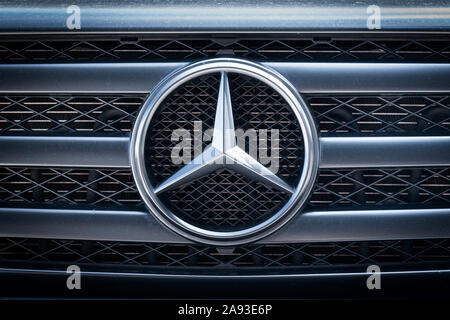 Mallorca, Spanien - 9. Mai 2019: Mercedes Benz logo Close-up auf dem Auto Stockfoto