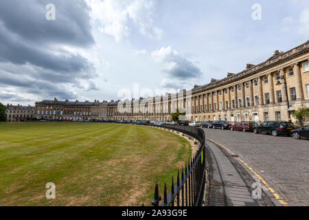 Royal Crescent, einer Reihe von 30 Reihenhäusern, Badewanne, Somerset, England, Großbritannien Stockfoto