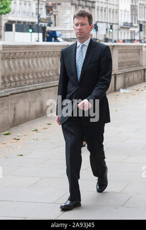 Downing Street, London, UK. 2. Juni 2015. Minister der Regierung an einer Politik und der Kabinettssitzung in der Downing Street. Im Bild: Attorney General - Stockfoto