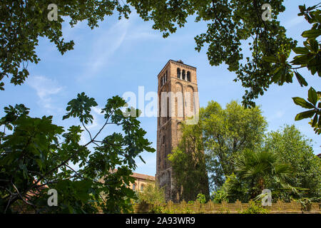 Der Tower oder die auf dem Campanile von Santa Maria e San Donato Kirche auf der venezianischen Insel Murano in Italien. Stockfoto