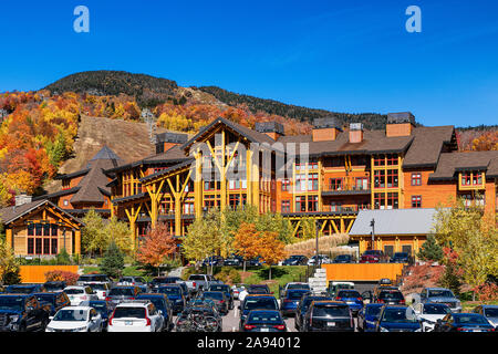 Die Lodge am Spruce Peak Ski Resort, Vermont, USA. Stockfoto