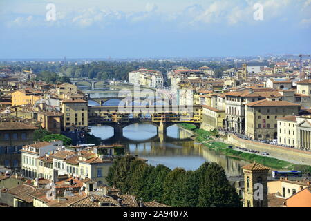 Die Brücke Ponte Vecchio in Florenz Italien Stockfoto