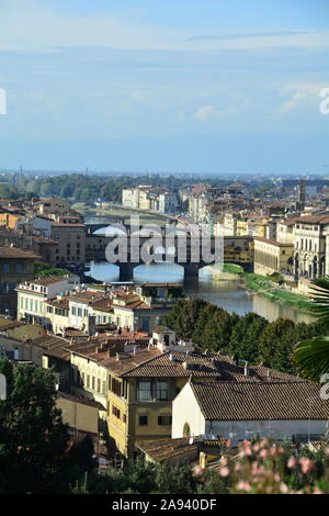 Die Brücke Ponte Vecchio in Florenz Italien Stockfoto