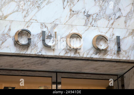 Venedig, Italien - 17. Juli 2019: Die Gucci-Logo über dem Eingang zu Ihrem Store in der Stadt Venedig in Italien. Stockfoto