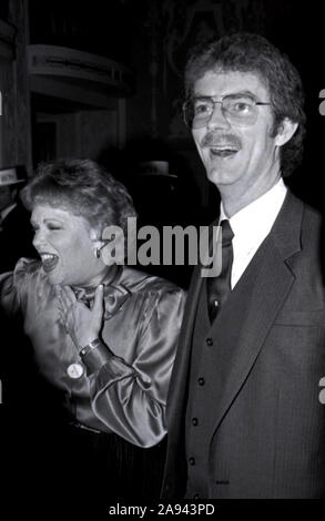 Washington DC, USA, 29. Januar 1984 Maureen Reagan und ihrem Ehemann Dennis Revell bei der Ankündigung von Präsident Ronald ReaganÕs Entscheidung für die Wiederwahl Partei durch republikanische Unterstützer in den Ballsaal im Mayflower Hotel Stockfoto