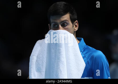 London, Großbritannien. 12 Nov, 2019. Arena. London, Großbritannien. 12 Nov, 2019. Nitto ATP-Finale; eine niedergeschlagene Novak Djokovic (Serbien) - Redaktionelle Verwendung Credit: Aktion plus Sport/Alamy Live News Credit: Aktion Plus Sport Bilder/Alamy leben Nachrichten Stockfoto
