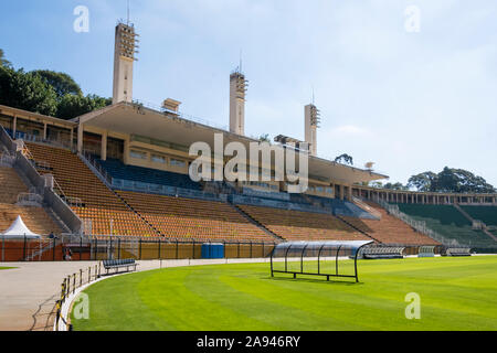 Pacaembu-stadion (Estadio Municipal Paulo Machado de Carvalho). Innenansicht der Pacaembu-Stadion in Sao Paulo. Stockfoto